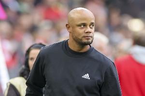 在线入口-孔帕尼：尚未决定穆西亚拉是否首发 对阵弗拉门戈是顶级水平比赛