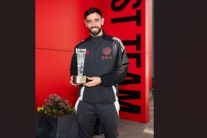 app下载-3月奖项帽子戏法！B费领取PFA球迷票选月最佳奖杯