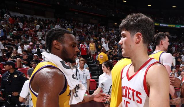 app下载-3战得15分！詹皇儿子持续低迷，新秀射手轰25分抢戏